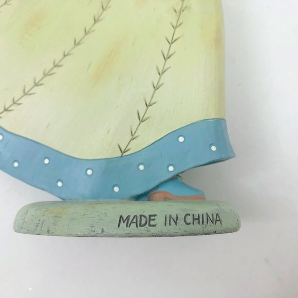 EUC Blonde Angel Nurse Holding a Heart Figurine - Picture 8 of 8